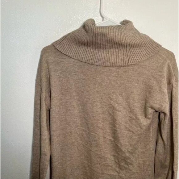 Loft Women’s Size Large Turtleneck Sweater Beige Tan Ribbed Neck Step Hem Long - Picture 9 of 12